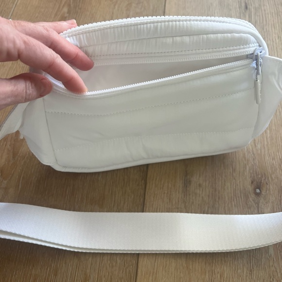 lululemon athletica Wunder Puff White Belt Bag 2L - Picture 4 of 6
